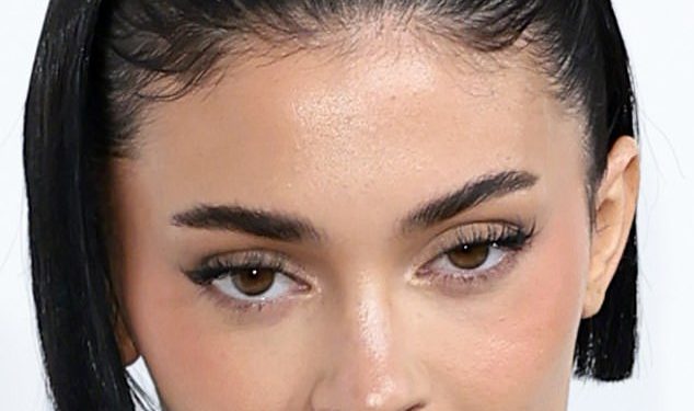 Što je Kylie Jenner sada učinila svom licu? Reality zvijezda otkriva zategnuti novi izgled na CFDA Fashion Awards