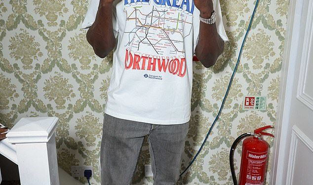 Stormzyjevi obožavatelji PODIVLJELI jer je reper primijećen kako ljubi američku pjevačicu Victoriju Monet samo tri mjeseca nakon razlaza Maye Jame