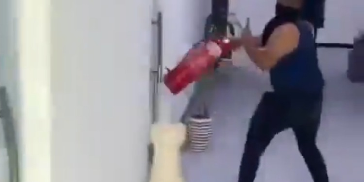 Stotine Iračana demoliralo redakciju saudijske televizije nekon priloga o ‘teroristima’