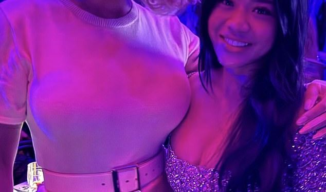 Suni Lee iz američkog tima snima selfie s Beyonce i pozira za fotografiju s Demi Lovato na dodjeli nagrada Glamour u New Yorku