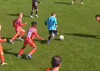 Sve dribla i zabija golove