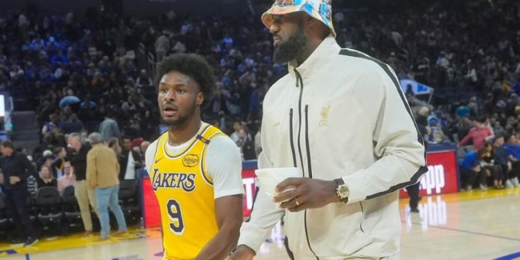 Sve su oči uprte u obitelj James: slike LeBrona i Bronnyja na terenu