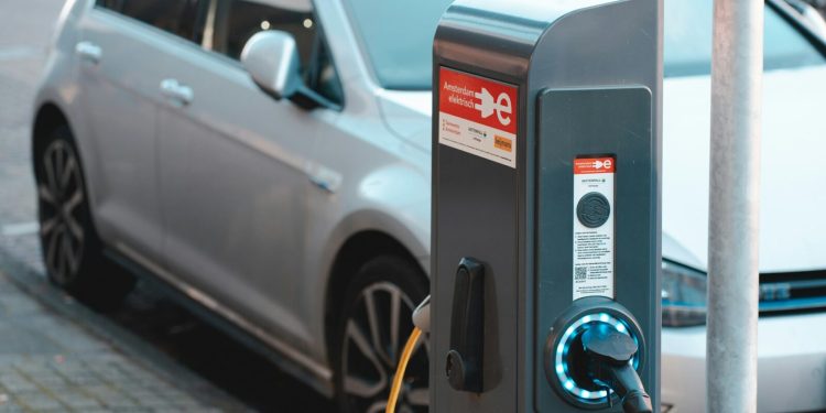 Svjetska potražnja za električnim automobilima posustaje. Evo što najviše odbija potencijalne kupce