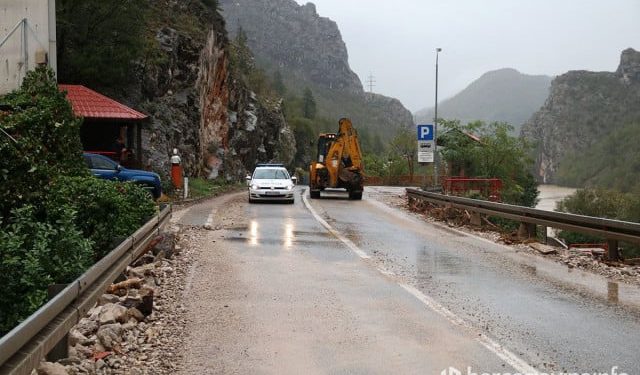 TVRDI MINISTRICA Cesta M-17 spremna za promet, ali se čeka završetak potrage za nestalima