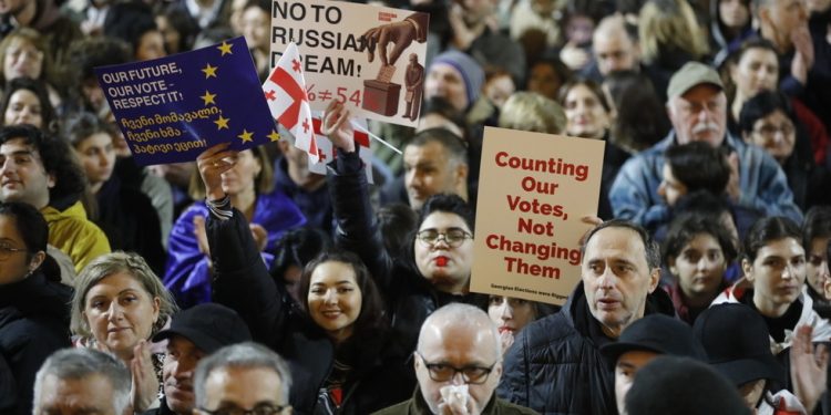 This German grey eminence is trying for another color revolution — RT World News