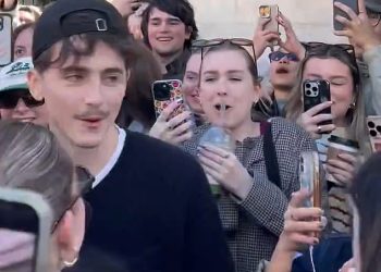 Timothee Chalamet izazvao je pandemonij kada se pojavio na svom VLASTITOM natjecanju lookalikea u New Yorku