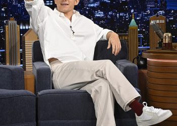 Tom Holland potvrđuje da ĆE se vratiti kao Spider-Man u dugo očekivanom četvrtom filmu – ali ne otkriva hoće li djevojka Zendaya ponoviti svoju ulogu