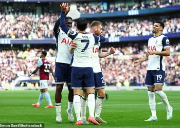 Tottenham 4-1 West Ham: Spursi su trijumfirali nakon šokantne zamjene Angea Postecogloua na poluvremenu što je izazvalo nalet od tri gola u osam minuta… dok Mohammed Kudus vidi crveno za kasni okršaj u londonskom derbiju