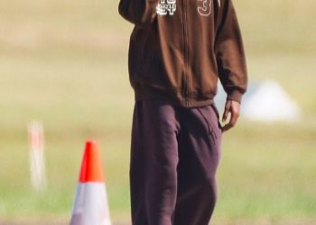 Travis Scott slijeće u Sydney privatnim zrakoplovom dok vodi svoju svjetsku turneju Circus Maximus u Australiju – samo nekoliko sati prije nego što će smrtonosna nesreća izazvati prometni kaos među posjetiteljima koncerta