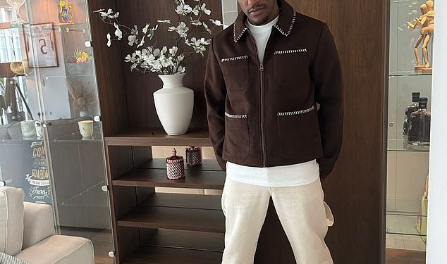 Trenutak Britansku YouTube zvijezdu Yunga Fillyja vode kroz zračnu luku s lisicama na rukama prije nego što se popeo u automobil koji ga je čekao dok je u Australiji optužen za navodno silovanje žene u hotelu