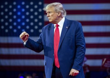 Trump odgovorio Harrisu na komentar Hitlera — RT World News