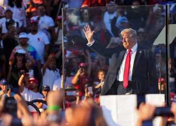 Trumpov super PAC pokreće 50 milijuna dolara vrijedan državni ad blitz za bojno polje kako bi glasačima dao ‘posljednju predstavu’