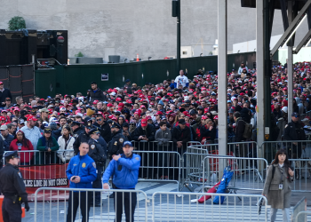 Trumpove pristaše okupljaju se u Madison Square Gardenu uoči dugo očekivanog skupa: ‘Ikoničan’
