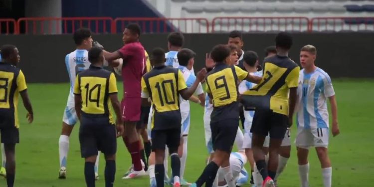 Tučnjave i jurnjave: Argentina-Ekvador do 15 loše završilo