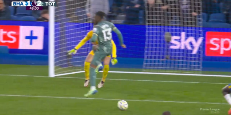 Udogie, što namjeravaš? Pogreška je koštala Tottenham gola