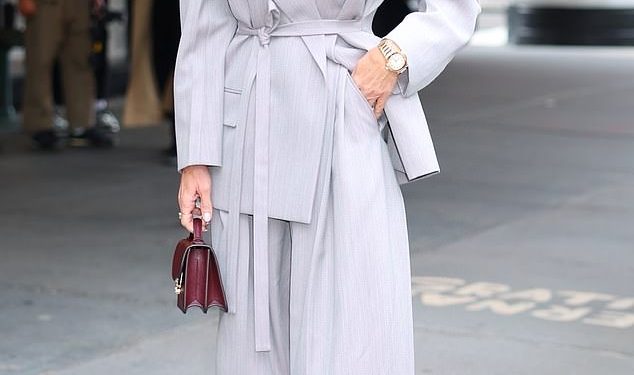 Victoria Beckham pokazuje svoj besprijekoran osjećaj za stil u šik sivom odijelu i velikim sjenilima tijekom snimanja u NYC-u – nakon što je sklopila veliki Netflixov ugovor za sveobuhvatni dokumentarac