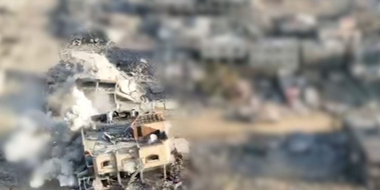 Video prikazuje izraelski tenk kako puca na zgradu u kojoj je bio zabarikadiran Sinwar