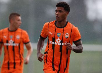 Vinicius Tobias tetovira ime svoje kćeri, ali otkriva da on nije otac