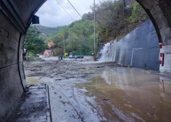 Vlada HNŽ radi na aktiviranju helikoptera kako bi se spasilo dijete u Jablanici