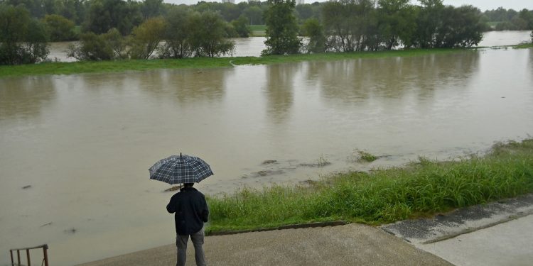 Vodostaj Save i dalje raste, na snazi izvanredno stanje: ‘Očekujemo da će se voda brzo povući’