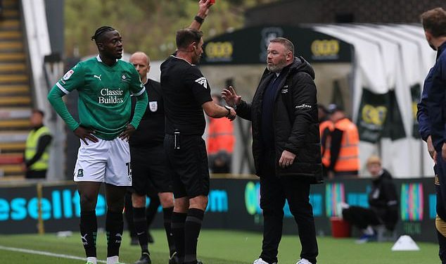 Wayne Rooney optužen za nedolično ponašanje od strane FA nakon crvenog kartona šefa Plymoutha protiv Blackburna gdje se sukobio sa sucem