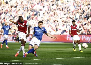 West Ham 4-1 Ipswich: Čekićari prekinuli niz bez pobjede u Premier ligi od četiri utakmice jer su golovi Michaila Antonija, Mohammeda Kudusa, Jarroda Bowena i Lucasa Paquete počistili Tractor Boyse Kierana McKenne