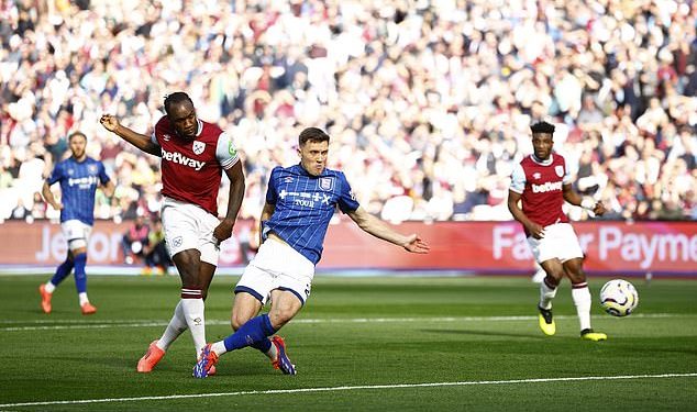 West Ham 4-1 Ipswich: Čekićari prekinuli niz bez pobjede u Premier ligi od četiri utakmice jer su golovi Michaila Antonija, Mohammeda Kudusa, Jarroda Bowena i Lucasa Paquete počistili Tractor Boyse Kierana McKenne