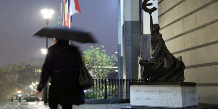 Zamrzavanje ruske imovine je ‘krađa’ – EU zakonodavac — RT World News