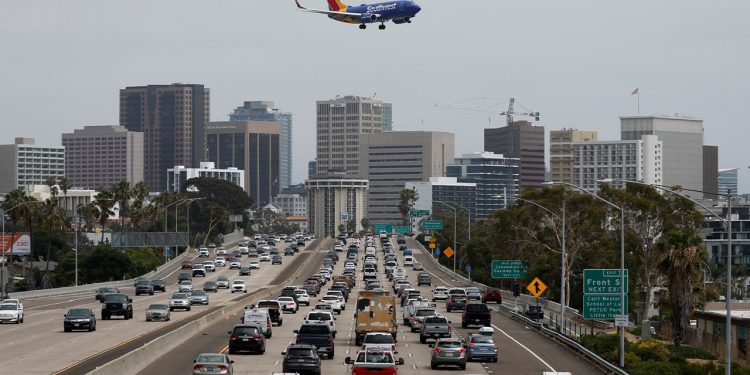 Zastupnici u Kaliforniji oštro kritikuju ‘politbiro’ državnog energetskog ‘kule od bjelokosti’ dok se procjenjuje da se nazire poskupljenje plina od 65 centi