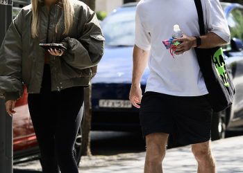 Zatišje pred Oluju? Nogometna zvijezda Melbournea Ryan Papenhuyzen ne pokazuje znakove nervoze dok izlazi sa svojom glamuroznom djevojkom influencericom Emmom Mac uoči velikog finala NRL-a