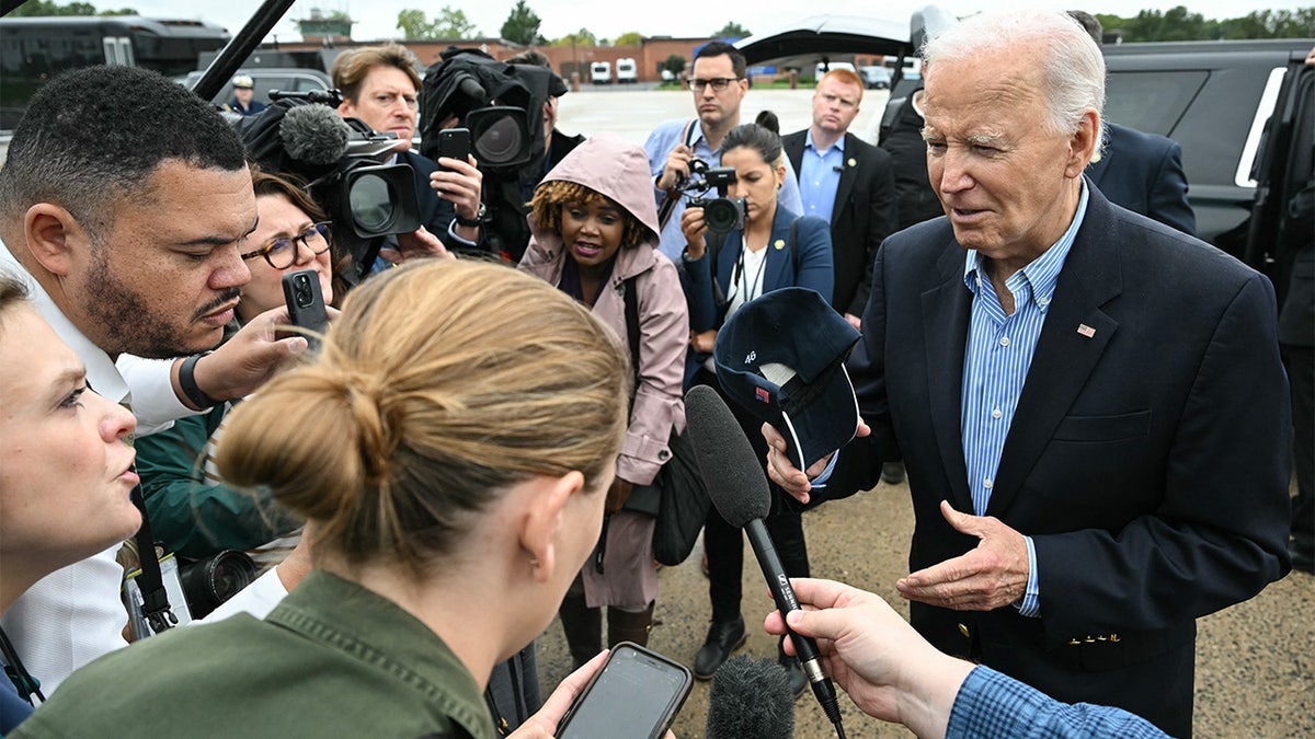 Joe Biden razgovara s novinarima