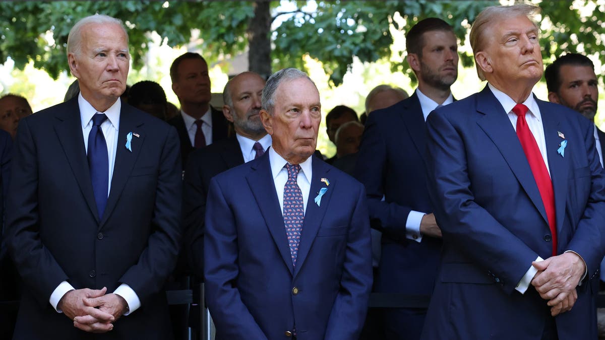 Slijeva nadesno, predsjednik Biden, bivši gradonačelnik NYC-a Michael Bloomberg i bivši predsjednik Donald Trump nazočni godišnjoj ceremoniji obilježavanja 11. rujna u Nacionalnom memorijalu i muzeju 11. rujna 11. rujna 2024. u New Yorku.