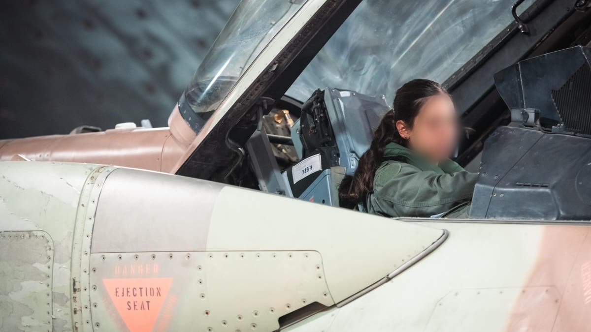 IDF žena pilot u svom avionu u sklopu misije 'Dani pokajanja' protiv Irana.