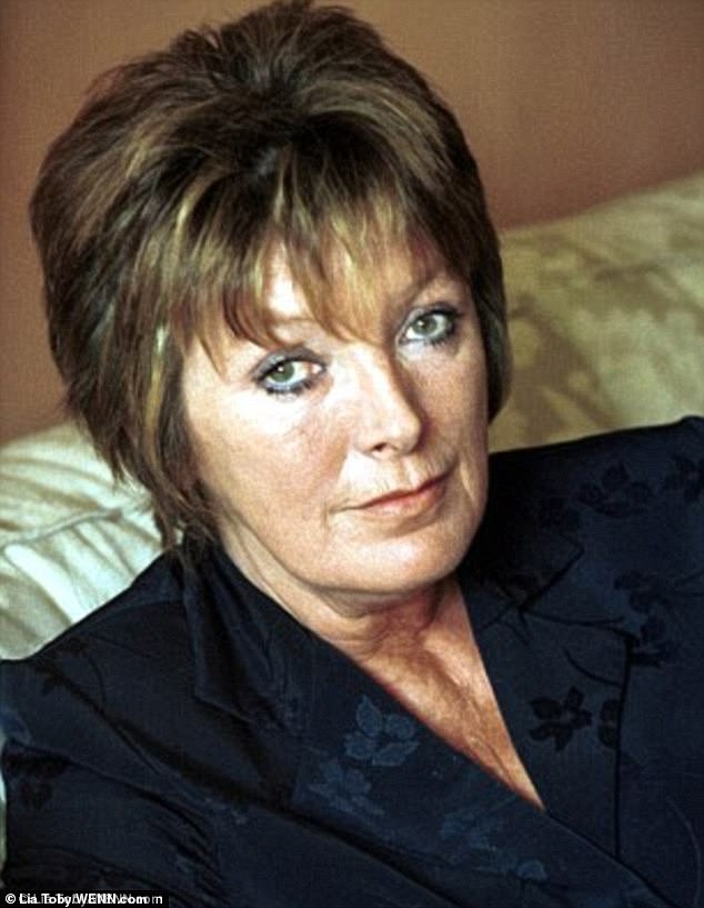 Davina se prisjetila da ju je majka Florence (na slici) napustila u dobi od tri godine, a udavala se četiri puta, prije njezine smrti 2008.