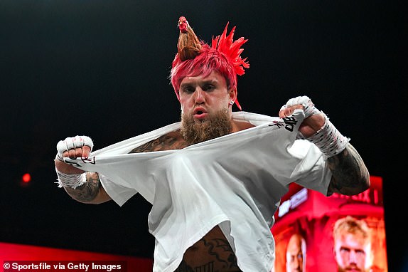 Texas , Sjedinjene Države - 12. studenog 2024.; Jake Paul tijekom otvorenog treninga, održanog u Toyota Music Factory u Irvingu, Teksas, SAD, uoči njegove borbe u teškoj kategoriji s Mikeom Tysonom, 15. studenog na stadionu AT&T u Arlington Texasu. (Foto Stephen McCarthy/Sportsfile preko Getty Images)