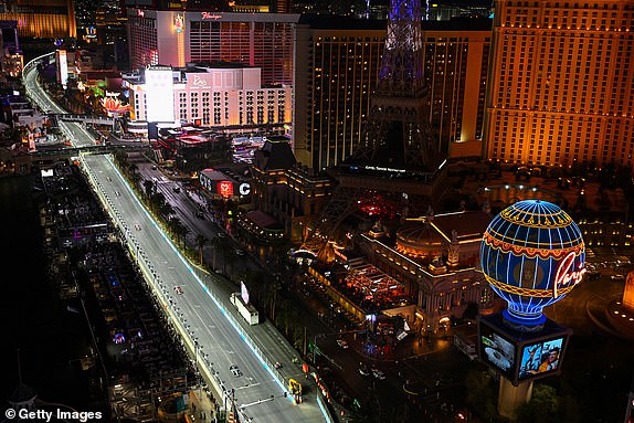 LAS VEGAS, NEVADA - NOVEMBER 23: George Russell of Great Britain driving the (63) Mercedes AMG Petronas F1 Team W15 leads the field during the F1 Grand Prix of Las Vegas at Las Vegas Strip Circuit on November 23, 2024 in Las Vegas, Nevada. (Photo by Clive Mason/Getty Images)