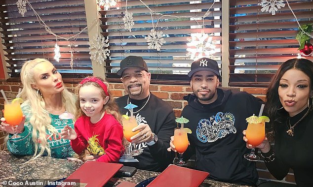 Ice-T na rijetkoj fotografiji sa sve troje svoje djece — kćeri LeTeshom (48), sinom Tracyjem (32) i kćeri Chanel