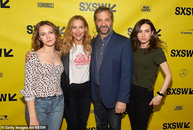 Iris sa sestrom Maude i roditeljima Juddom Apatowom i Leslie Mann; slikano 2018