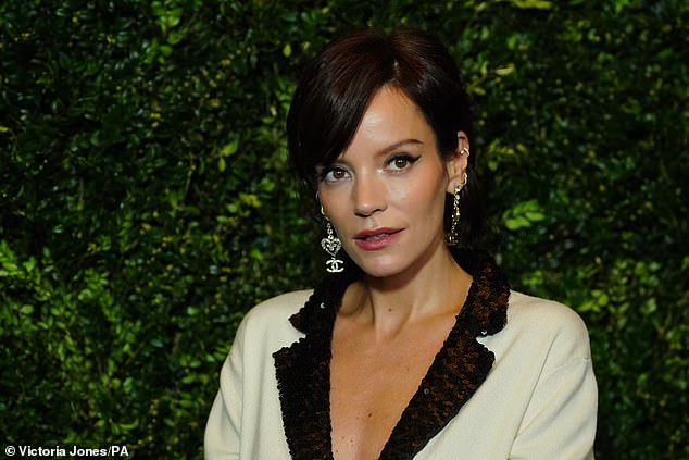 Lilyne riječi dolaze nakon što je ranije ove godine otkrila da njezina predanost trijeznosti proizlazi iz spoznaje što riskira izgubiti ponovnim pijenjem (na slici u ožujku)