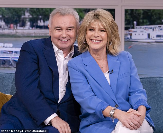 Zvijezda Eamonna i Loose Women, Ruth Langsford, također 64, objavila je da se planira razvesti u lipnju nakon 14 godina braka i 27 godina zajedno (na slici 2021.)