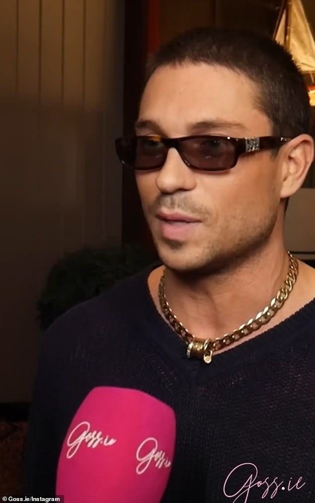 Dolazi nakon što je Joey prekinuo šutnju o razlazu s Jessy i otkrio bi li bio spreman za sudjelovanje u seriji Love Island All Stars