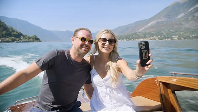 Dolazi nakon što je Dani zadat brutalan udarac jer je njoj i njenom ocu Dannyju ukinuta TV serija nakon samo jedne sezone