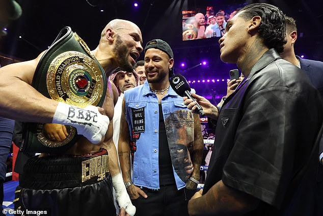 Conor Benn, desno, uletio je u ring i sukobio se s Eubankom Jr. s Neymarom u sredini