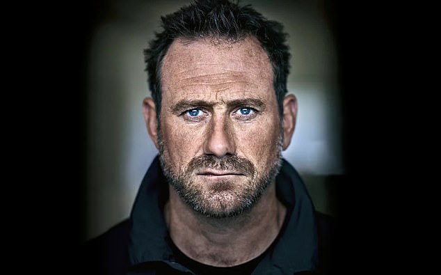 Dolazi nakon što je zvijezda serije Celebrity SAS: Who Dares Win, Jason Fox, otkrio da ga je Bobby neočekivano osvojio tijekom svog boravka u seriji