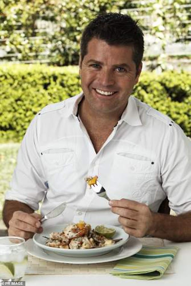 Bivši sudac My Kitchen Rules gledao je svijetom daleko od svojih dana kao čista TV zvijezda. Slikano 2010. godine