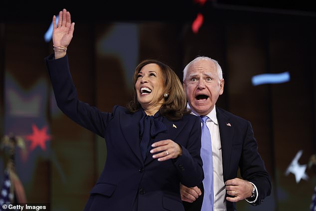 Harris i kandidat za potpredsjednika Tim Walz na slici su u kolovozu