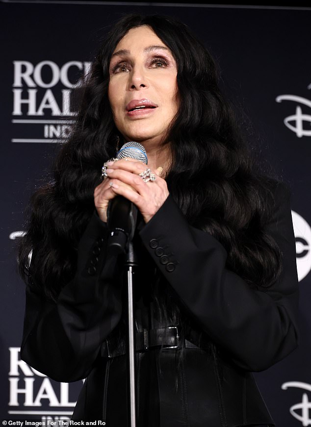 Nakon objavljivanja prvog dijela njezinih memoara 19. studenoga, DailyMail.com prisjeća se Cherinih najpoznatijih citata; slikana 19. listopada dok je primljena u Rock & Roll Hall Of Fame u Clevelandu, Ohio