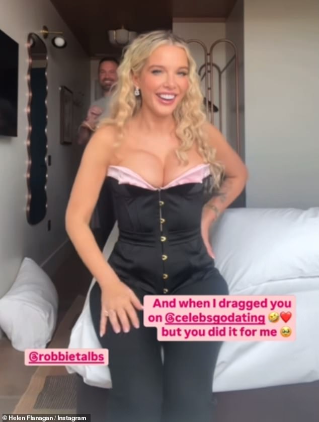 Helen Flanagan (34) pokazala se vrlo bujnom dok je u četvrtak slavila 45. rođendan dečka Robbieja Talbota uz otmjenu večeru