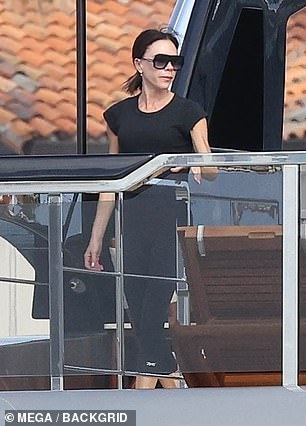 Victoria later slipped into a pair of tight leggings as she strolled about in the sunshine