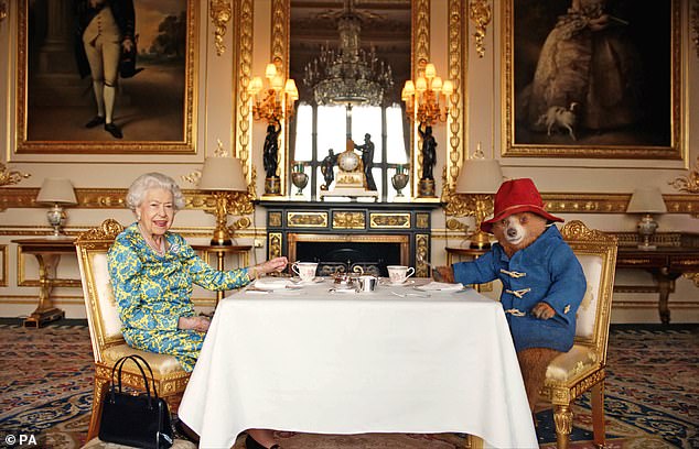 Cameo pokojne monarhinje sadržavat će kratak pogled na popodnevni čaj s Paddingtonom